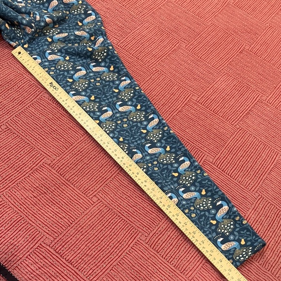 Just Cozy size women’s m/l peacock & Floral Patterned velour Leggings - Picture 10 of 13